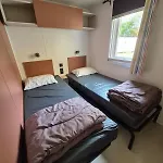 Kemp Mobilhome 6 Personnes Domaine De La Yole