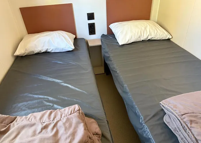 مكان تخييم Mobilhome 6 Personnes Domaine De La Yole