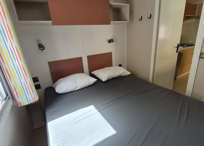 Mobilhome 6 Personnes Domaine De La Yole مكان تخييم
